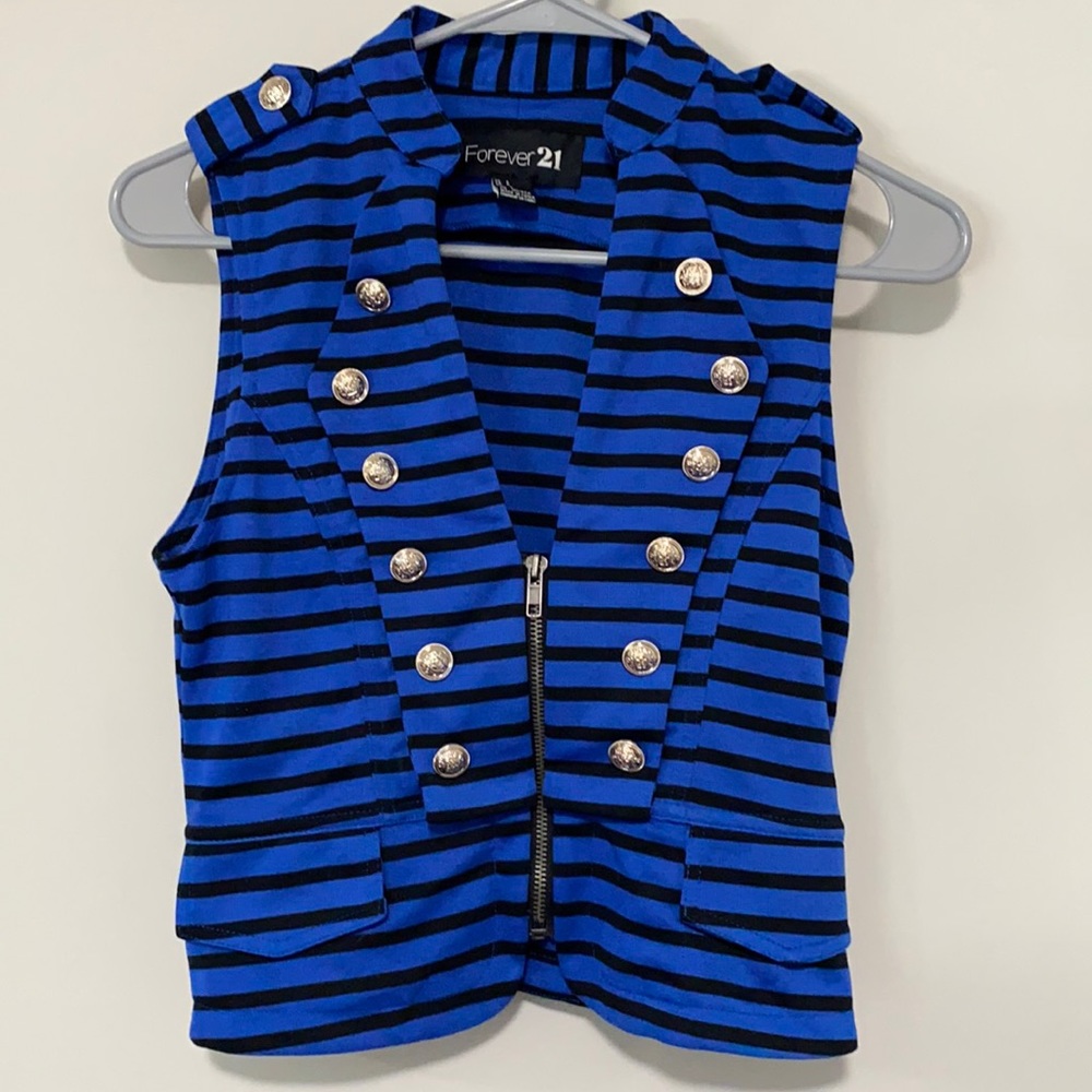 Cute fashion crop vest!